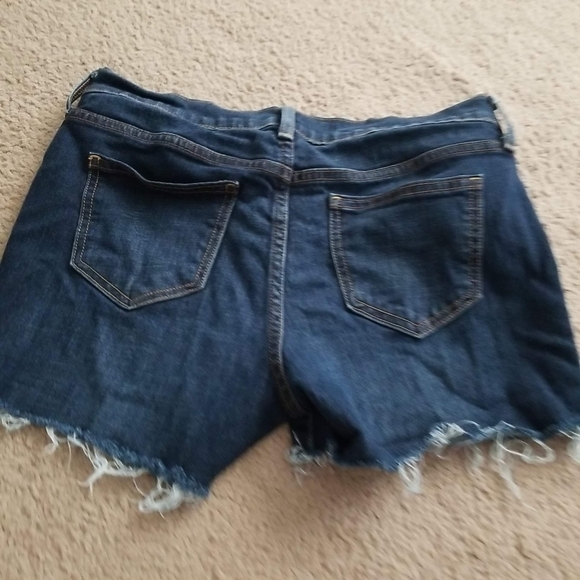 Old Navy Women's Cut Off Denim Shorts - Picture 9 of 12